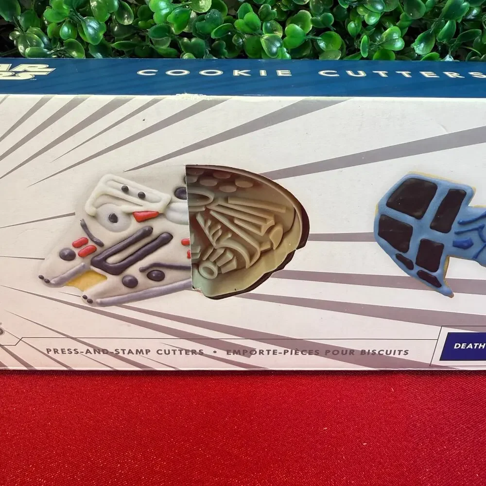 Williams-Sonoma STAR WARS Cookie Cutters Set of 4 DEATH STAR MILLENNIUM FALCON